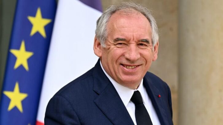 Image à la une de La cote de popularité de Bayrou continue de baisser, selon un sondage