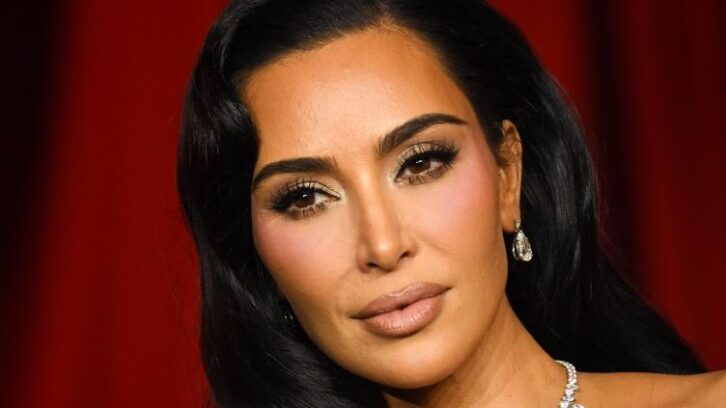 Image à la une de Kim in Paris: la star face aux braqueurs au procès Kardashian