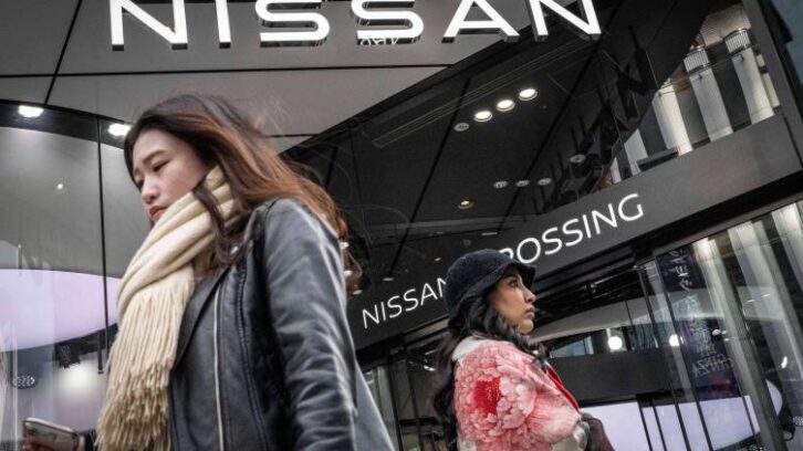 Image à la une de Nissan: perte nette annuelle de 4,1 milliards d’euros, 20.000 suppressions d’emplois prévues