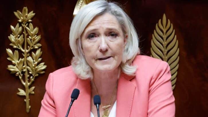 Image à la une de Marine Le Pen opposée au texte sur l’aide à mourir