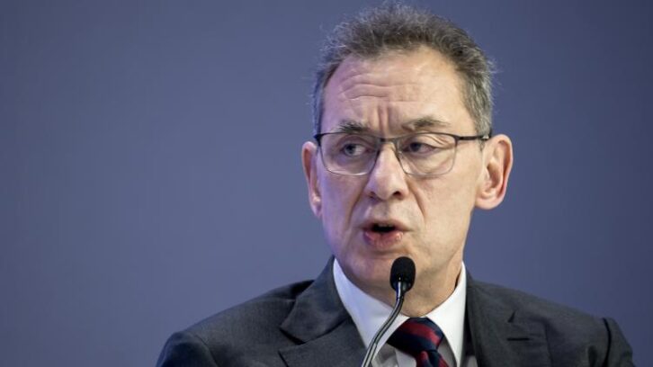 Image à la une de Vaccins contre le Covid: la justice européenne tranche sur les SMS de von der Leyen