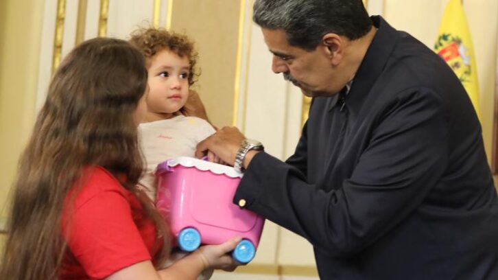 Image à la une de Arrivée au Venezuela de la fillette séparée de ses parents expulsés des Etats-Unis