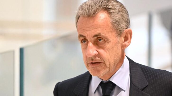 Image à la une de Plus de bracelet électronique pour Nicolas Sarkozy, désormais sous libération conditionnelle
