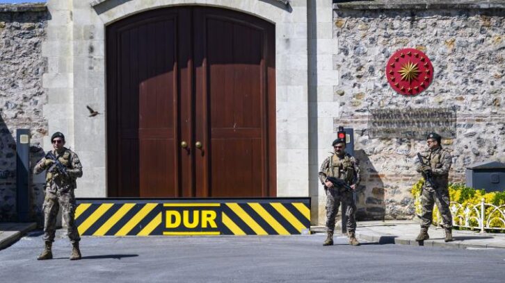 Image à la une de Russes et Ukrainiens à Istanbul pour des pourparlers, sans assurance d’une rencontre directe
