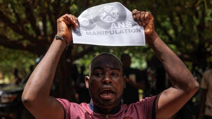 Image à la une de Mali: la junte serre l’étau, craintes d’une confiscation du pouvoir à long terme
