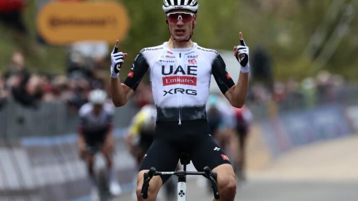 Image à la une de Tour d’Italie: Ayuso gagne, Bardet et Gaudu grimacent