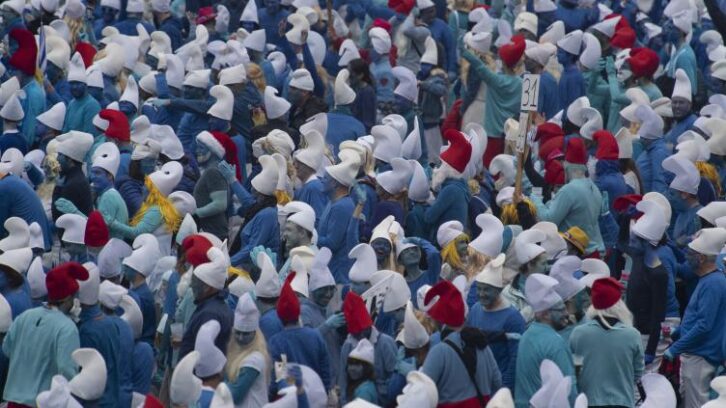 Image à la une de Les Schtroumpfs envahissent Landerneau pour une nouvelle tentative de record du monde
