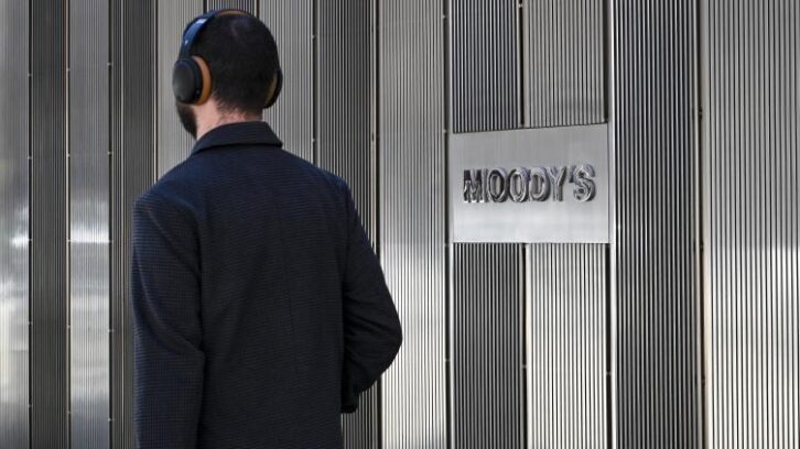 Image à la une de Moody’s prive la dette américaine de son triple A, coup dur pour Trump
