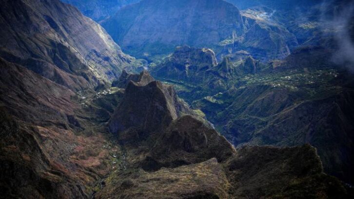 Image à la une de Dans le cirque de Mafate, à La Réunion, le cyclone et le chikungunya plombent le tourisme
