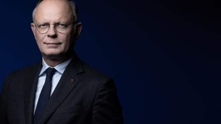 Image à la une de Philippe en meeting à Marseille pendant que LR élit son chef