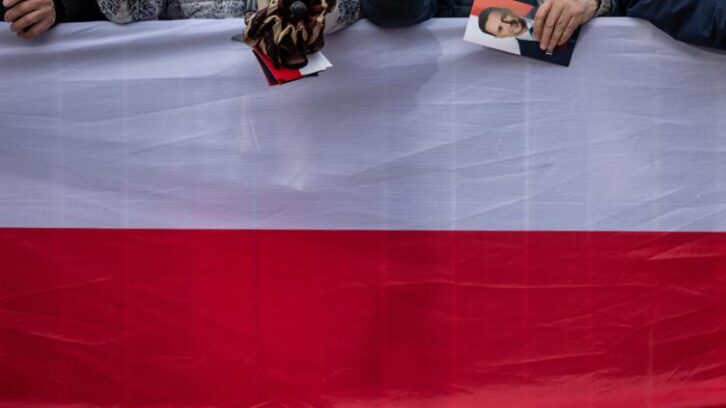 Image à la une de La Pologne aux urnes pour une élection présidentielle serrée, sous le regard attentif de l’Europe