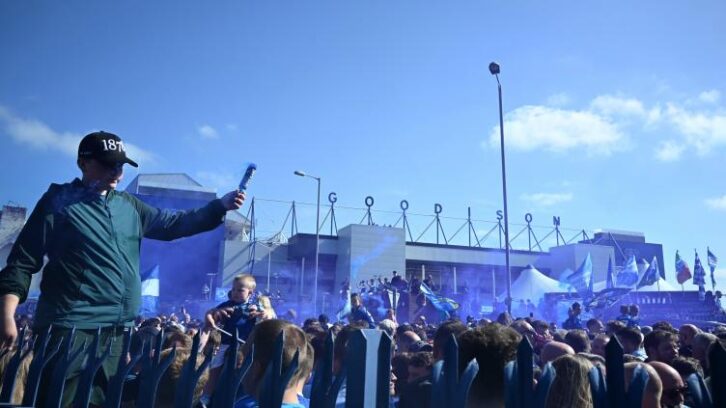 Image à la une de Foot: une victoire ensoleillée et émouvante pour la “der” d’Everton à Goodison Park