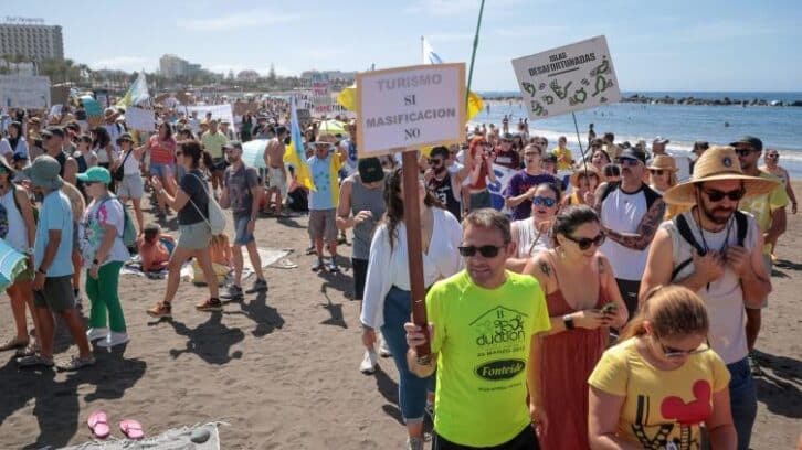 Image à la une de Des milliers de personnes manifestent aux Canaries contre le surtourisme