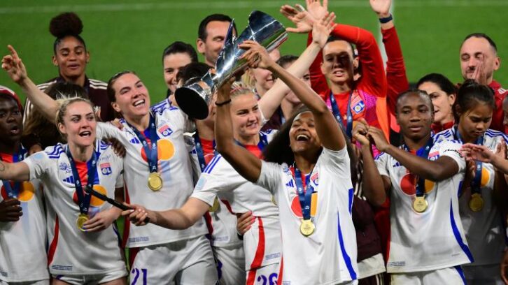 Image à la une de Première Ligue: OL Féminin devient OL Lyonnes et s’installe à plein temps au Groupama Stadium