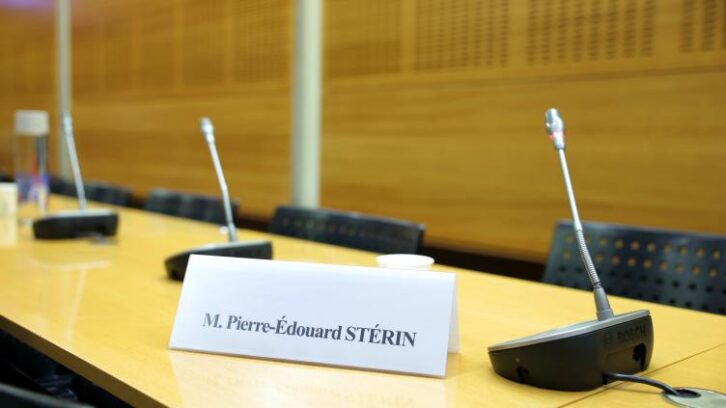 Image à la une de Le milliardaire Stérin sèche encore une convocation à l’Assemblée, qui va saisir la justice