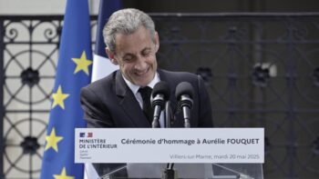 Image à la une de Nicolas Sarkozy sort de son “silence médiatique” pour rendre hommage à une policière municipale tuée