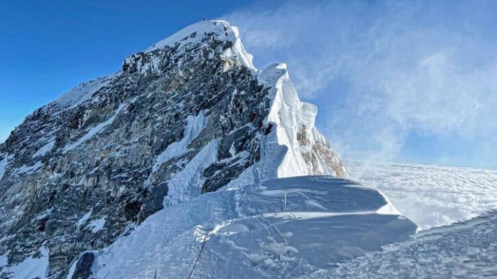 Image à la une de Quatre Britanniques au sommet de l’Everest, à toute allure et sous xénon