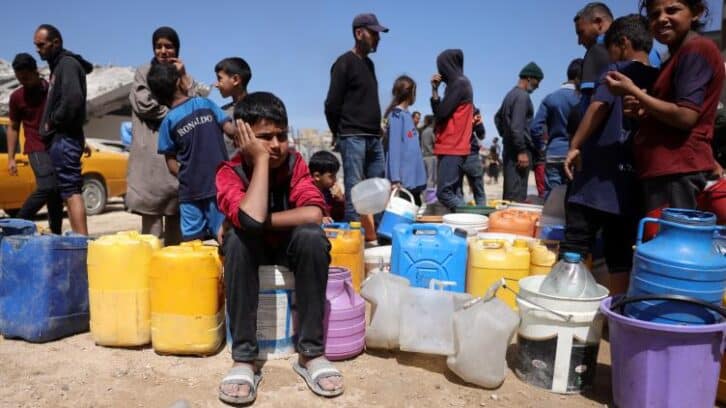 Image à la une de La population de Gaza attend désespérément la distribution d’aide humanitaire