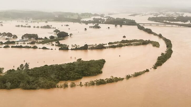 Image à la une de Un mort, 50.000 personnes bloquées par des inondations dans l’est de l’Australie