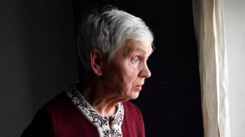 Image à la une de Russie: Lioudmila, 84 ans, face à ses juges pour avoir demandé “la paix”
