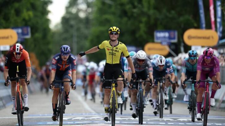 Image à la une de Tour d’Italie: Kooij remporte la 12e étape, Del Toro reste leader