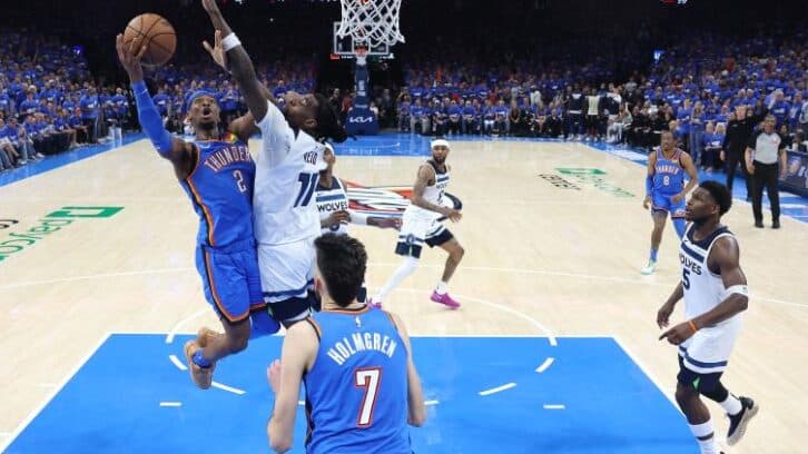 Image à la une de NBA: Gilgeous-Alexander en mode MVP, le Thunder mène 2-0 contre les Timberwolves