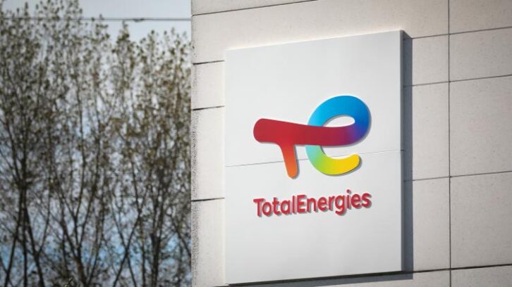 Image à la une de Pétrole et climat: TotalEnergies maintient “le cap” malgré les incertitudes et les critiques