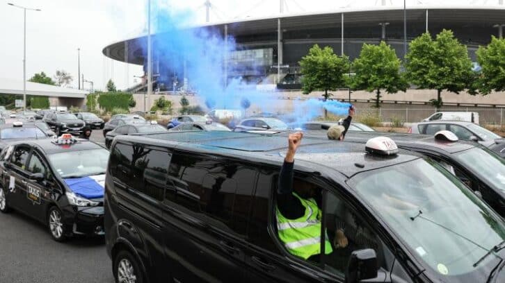 Image à la une de Les taxis reçus à Matignon pour trouver une issue au conflit sur le transport des malades