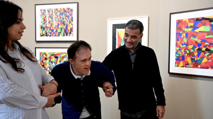 Image à la une de Après la mort de Salgado, une exposition de son fils, artiste trisomique, à Reims