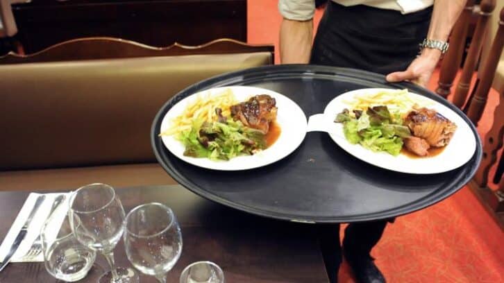Image à la une de Liste des métiers en tension: des restaurateurs soulagés par cette “première étape”