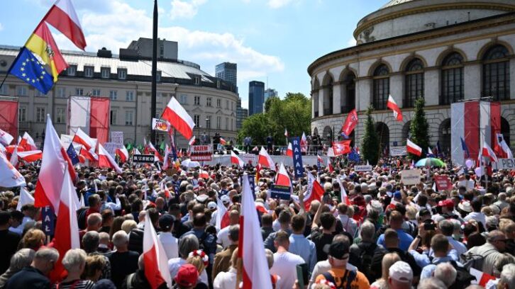 Image à la une de Présidentielle en Pologne: démonstration de force de chaque camp à une semaine du 2e tour