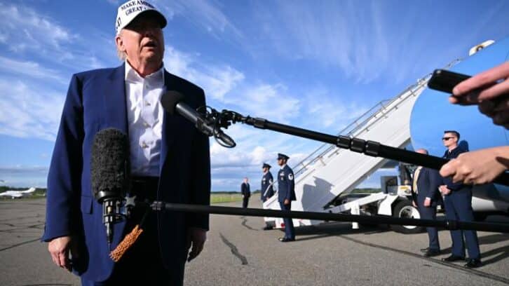 Image à la une de Trump et von der Leyen annoncent une prolongation de la pause dans les droits de douane pour l’UE