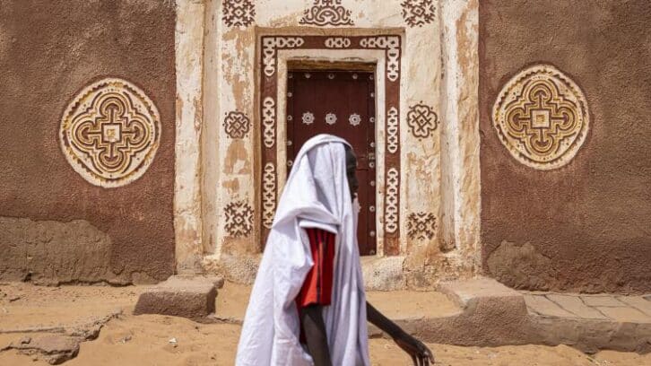 Image à la une de En Mauritanie, une ville médiévale et ses manuscrits centenaires à l’épreuve du désert