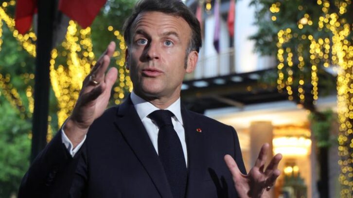 Image à la une de Taxes douanières américaines: Macron se dit “confiant”, espère un retour aux “tarifs les plus bas possibles”