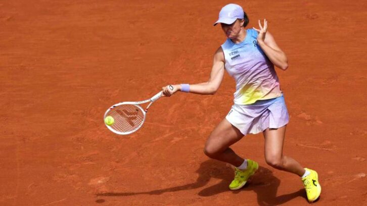 Image à la une de Roland-Garros: les tenants du titre Swiatek et Alcaraz déroulent au 1er tour