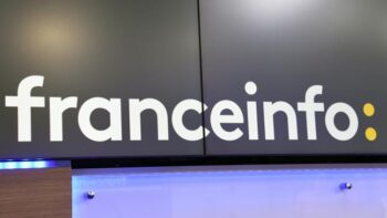 Image à la une de franceinfo: des journaux toutes les heures et Loïc de la Mornais en plateau