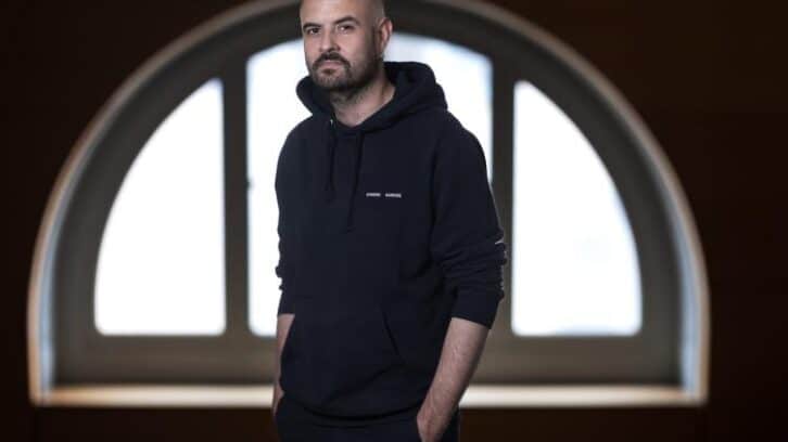 Image à la une de A l’Odéon, Julien Gosselin veut donner aux jeunes artistes internationaux “le courage d’oser”