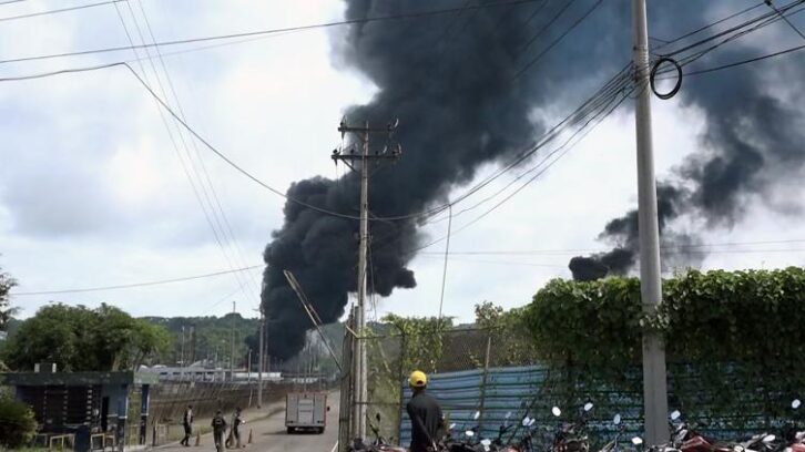 Image à la une de Equateur: un incendie met à l’arrêt la plus grande raffinerie du pays