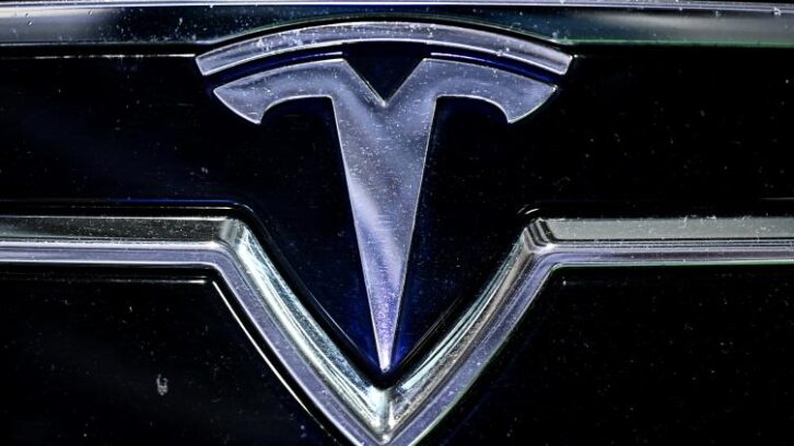 Image à la une de Tesla: les ventes en Europe divisées par deux en avril, les constructeurs chinois progressent