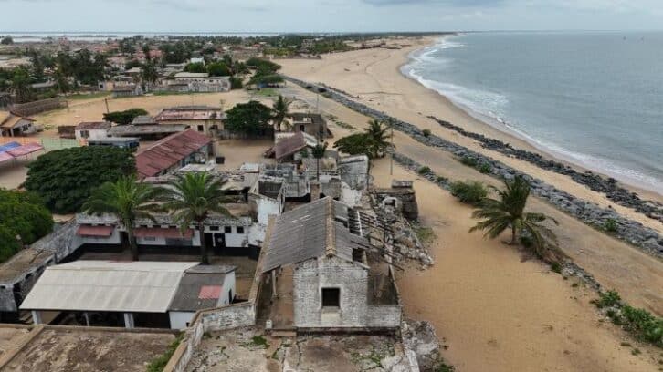 Image à la une de Au Ghana, le changement climatique met en péril villages et vestiges de l’esclavage