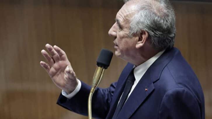 Image à la une de Sabotages électriques: la surveillance va être étendue “à tous les lieux critiques”, dit Bayrou 