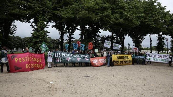 Image à la une de “Pas tous” pour la loi “Duplomb”: des paysans et militants manifestent à Paris