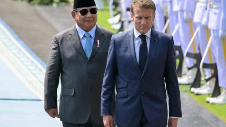 Image à la une de Macron en Indonésie pour vanter sa troisième voie chez un non-aligné historique