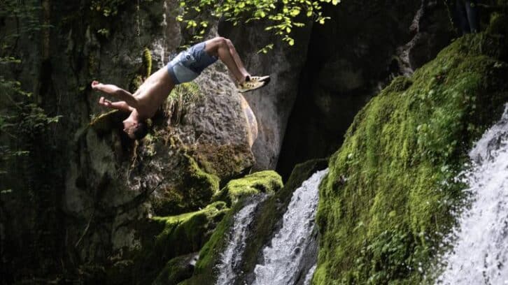Image à la une de Jérémy Nicollin, du javelot au saut vertigineux de falaise