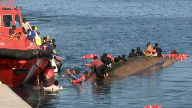 Image à la une de Une embarcation transportant 160 migrants chavire aux Canaries, au moins sept morts