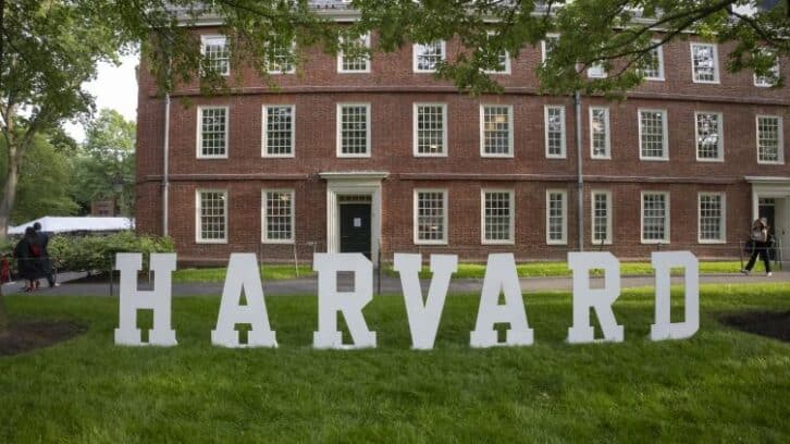 Image à la une de A l’ombre de Trump, cérémonie de remise des diplômes à Harvard