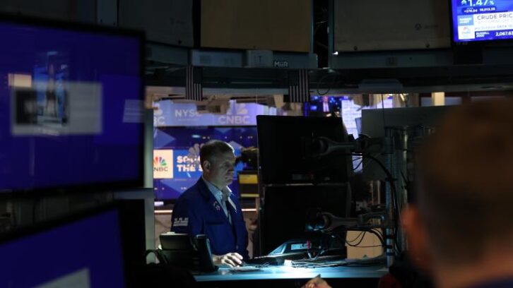 Image à la une de Wall Street termine en hausse, s’affranchit des incertitudes commerciales