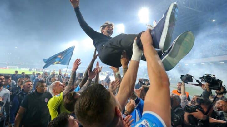 Image à la une de Italie: Antonio Conte reste finalement à Naples