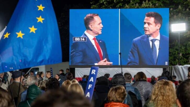 Image à la une de Les rivaux à la présidence polonaise au coude-à-coude avant le vote de dimanche