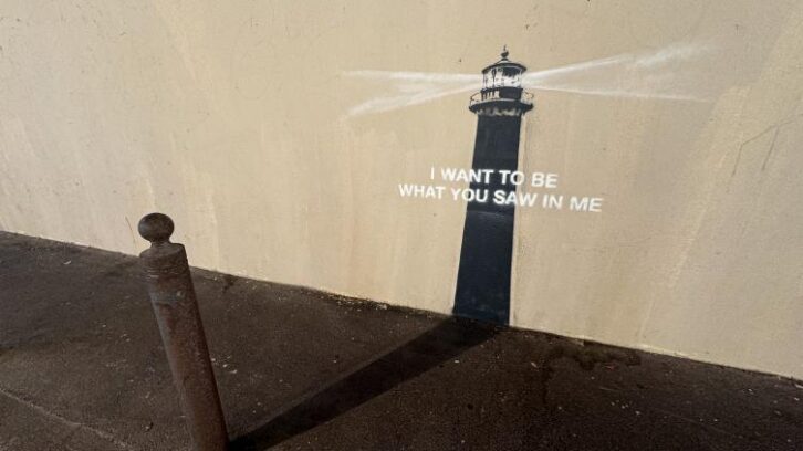 Image à la une de Un nouveau Banksy sous forme de phare fait son apparition à Marseille